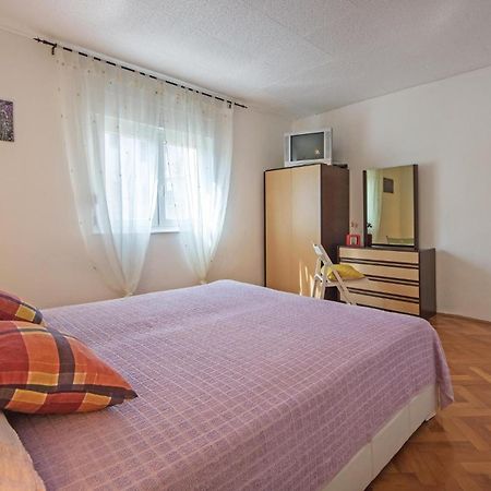 Awesome Apartment In Fazana With Wifi Exterior photo